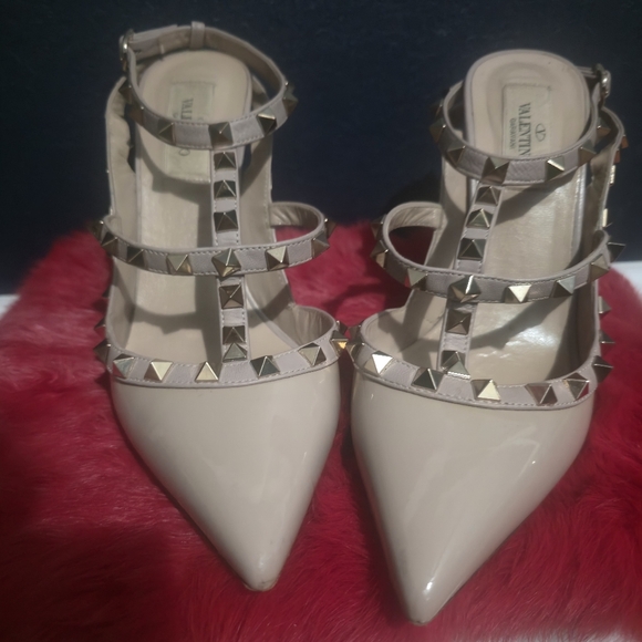 Valentino Women's Beige Heels with Gold Studs - Picture 5 of 11